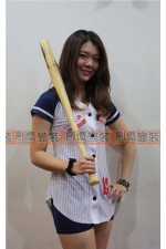 22FF-藍白條紋女棒球員