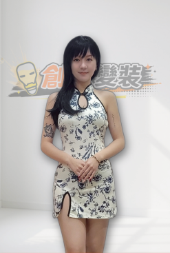 OH237-露背削肩短旗袍(白底藍花)